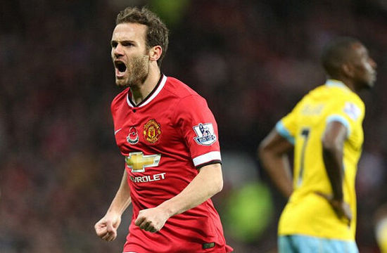 双方在中场 双方在中场